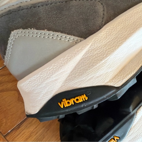 Athletic_Shoes